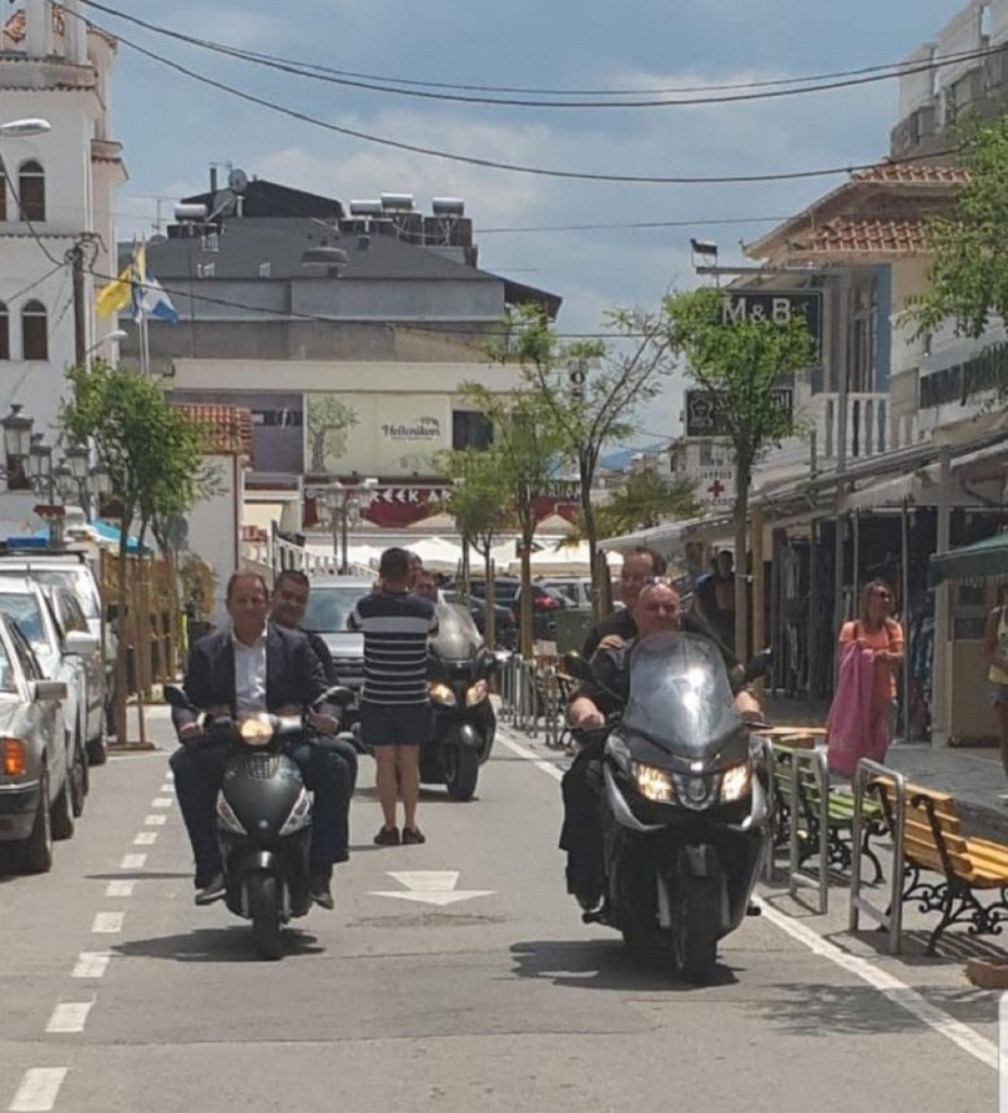 Palma i Dačić na motoru, Paralija