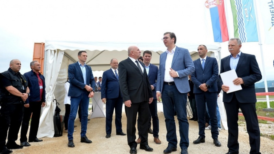 Aleksandar Vučić, Loznica