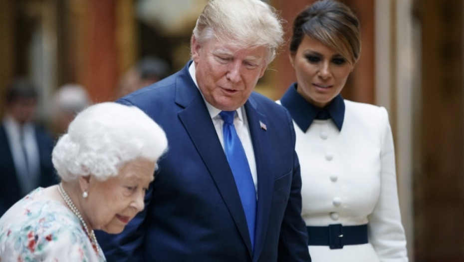 Donald i Melanija Tramp sa kraljicom Elizabetom