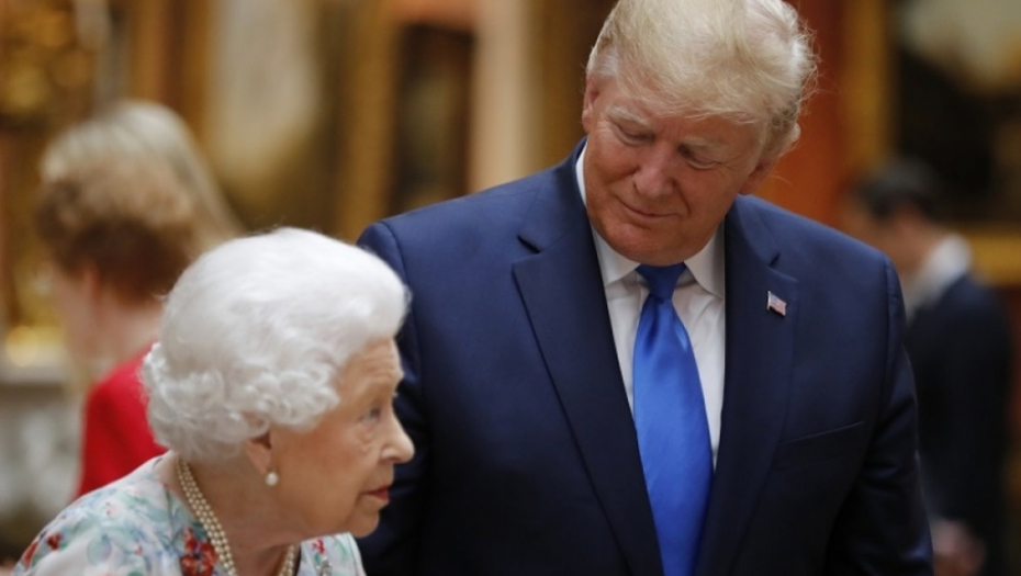Donald i Melanija Tramp sa kraljicom Elizabetom