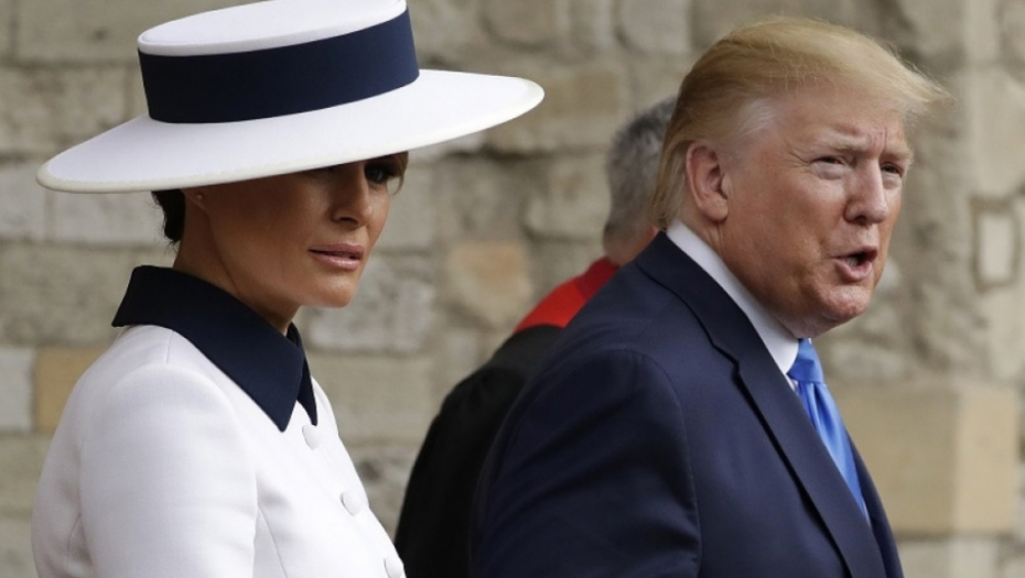 Donald i Melanija Tramp sa kraljicom Elizabetom