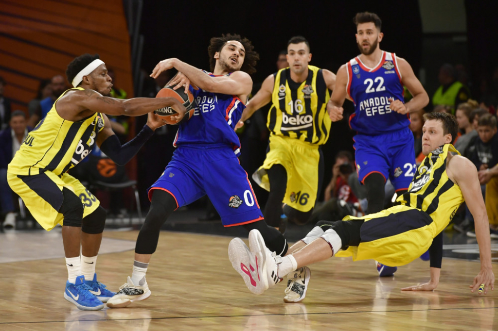 Efes - Fenerbahče, Vasa Micić