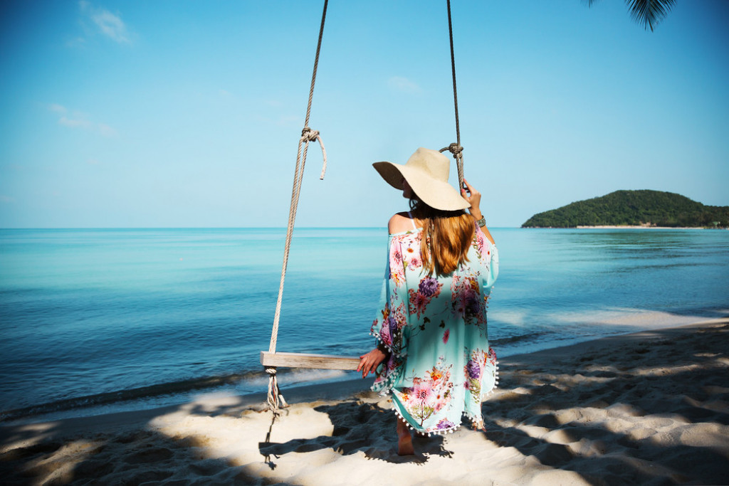 Letovanje, more, žena, moda, &scaron;e&scaron;ir