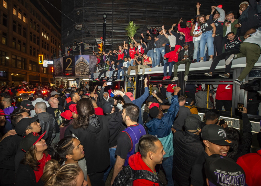 Navijači Toronta na ulicama slave titulu NBA lige