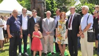 Goran Vesić, otkrivanje spomenika Crnotravcu neimaru