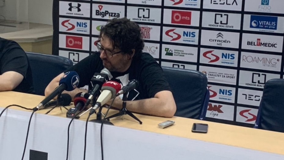 Andrea Trinkijeri na pres-konferenciji