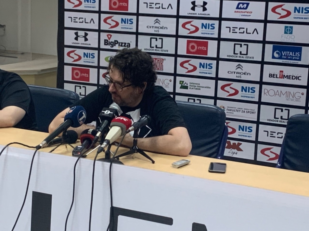 Andrea Trinkijeri na pres-konferenciji