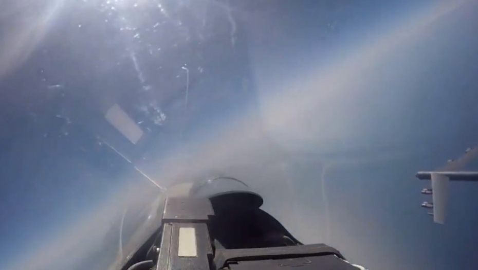 Suhoj Su-27SM, bombarder B-52H