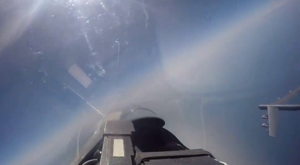 Suhoj Su-27SM, bombarder B-52H