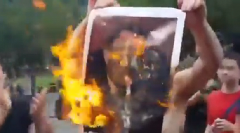 Paljenje slike ministra Šarčevića