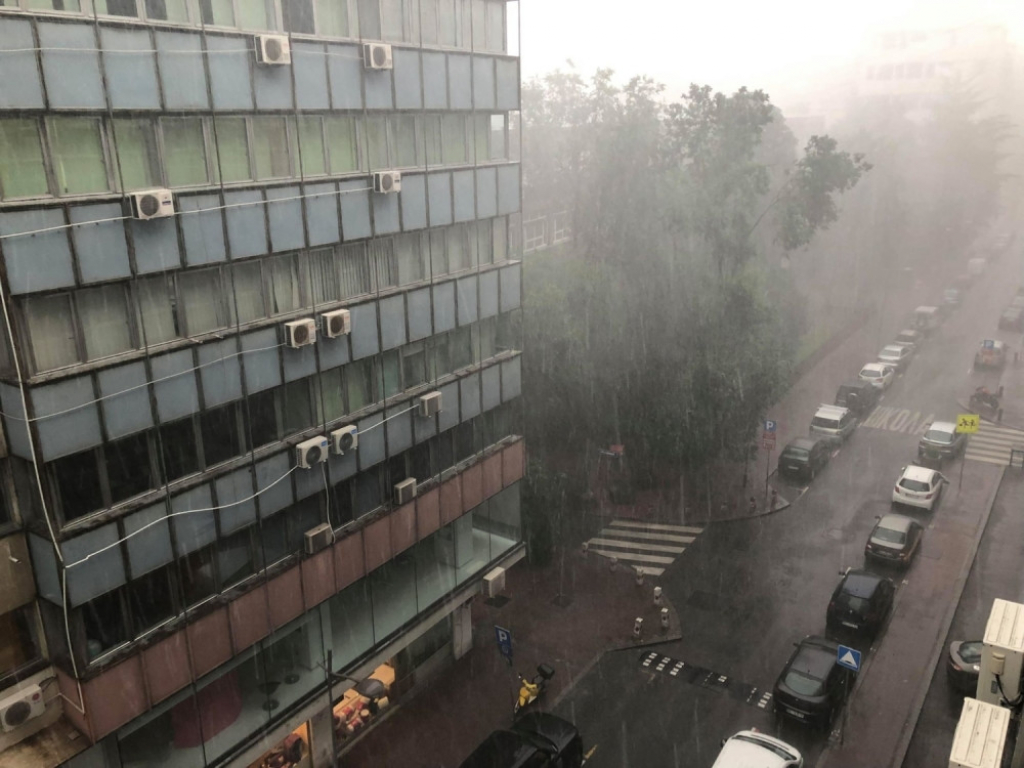 kiša. pljusak, grad