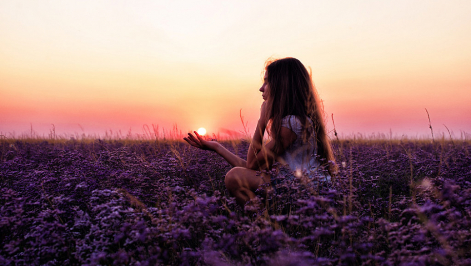 devojka, tuga, zalazak sunca