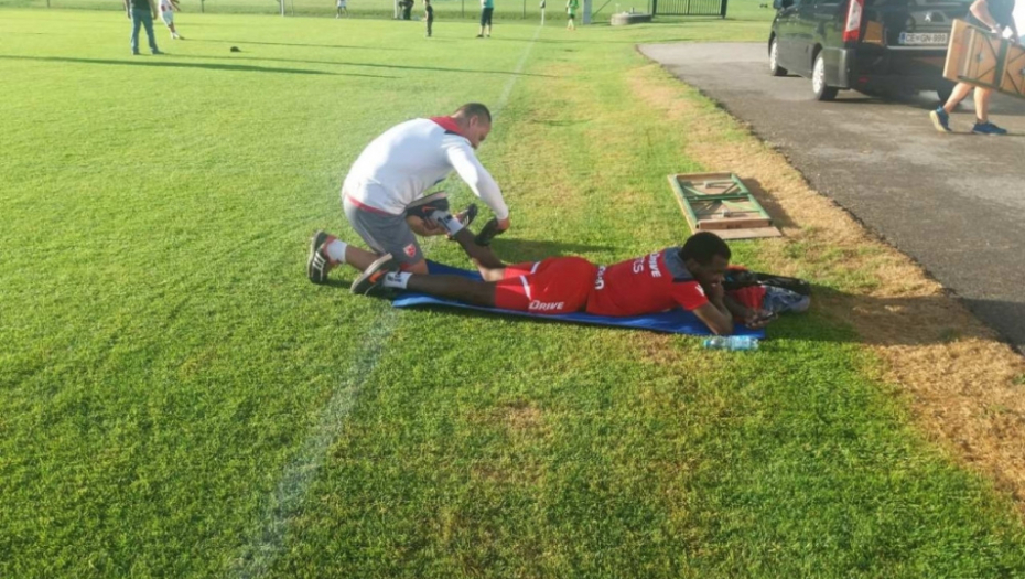 Masaža fudbalera Crvene zvezde Bena