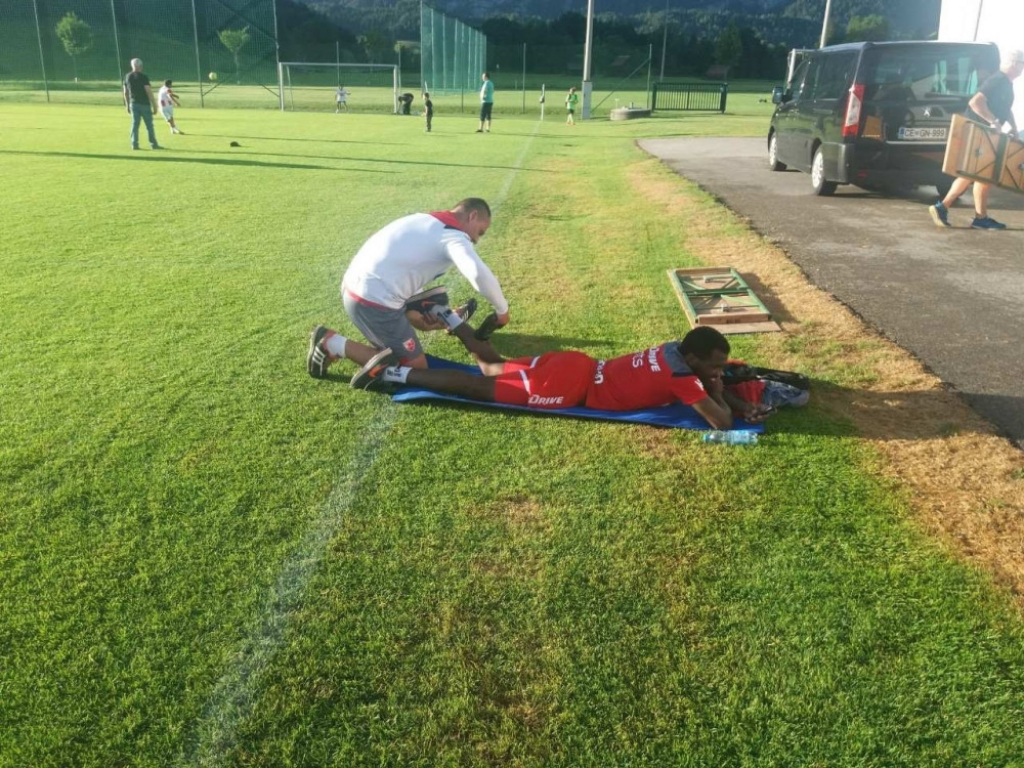 Masaža fudbalera Crvene zvezde Bena