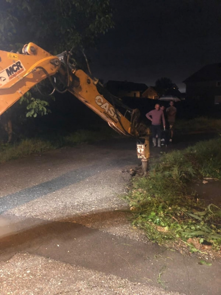 Mehanizacija stigla u Borču