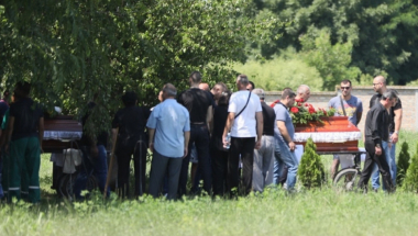 Sahrana troje ubijenih u Surčinu