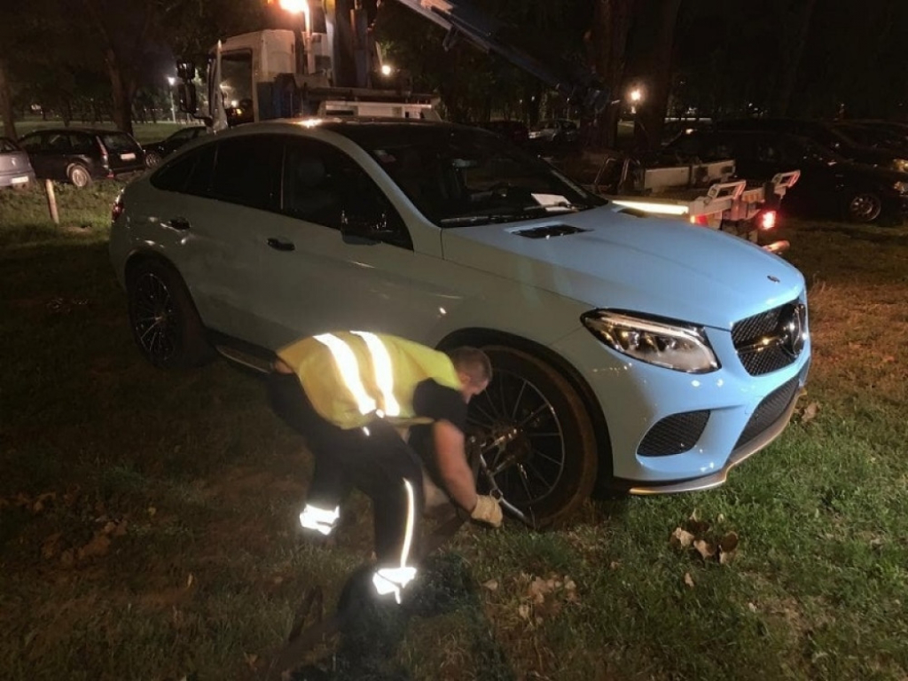 Uklanjanje nepropisno parkiranih vozila