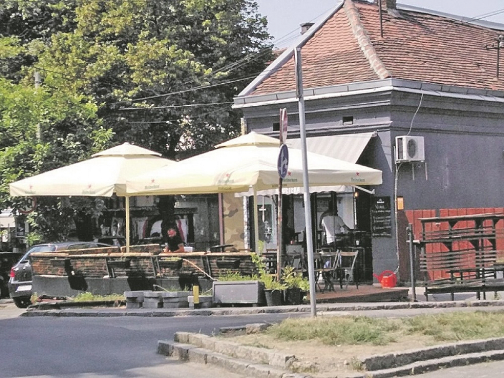 Kafić kod kojeg je napadnut Simon karić