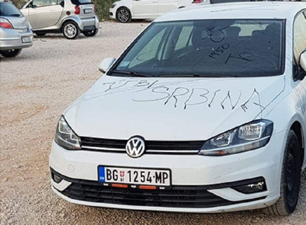Automobil sa beogradskim tablicama u Hrvatskoj