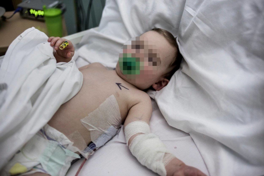 Beba, dečak, bolnica