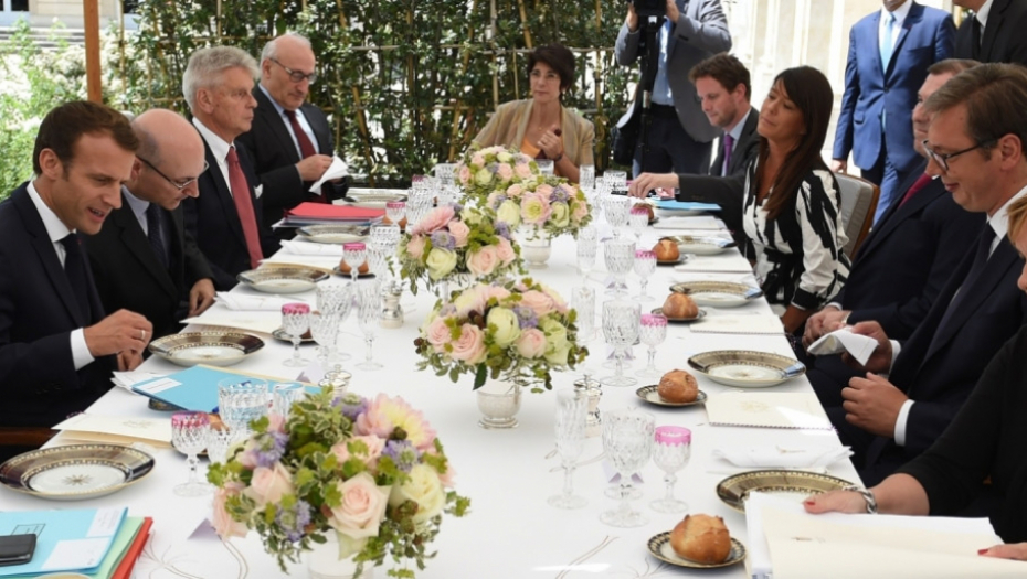 Aleksandar Vučić, Emanuel Makron