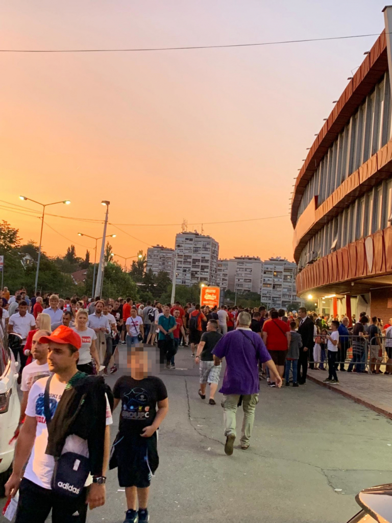 gužva pred stadionom