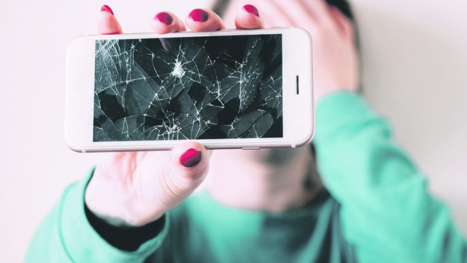 Slomljeni ekran mobilnog telefona
