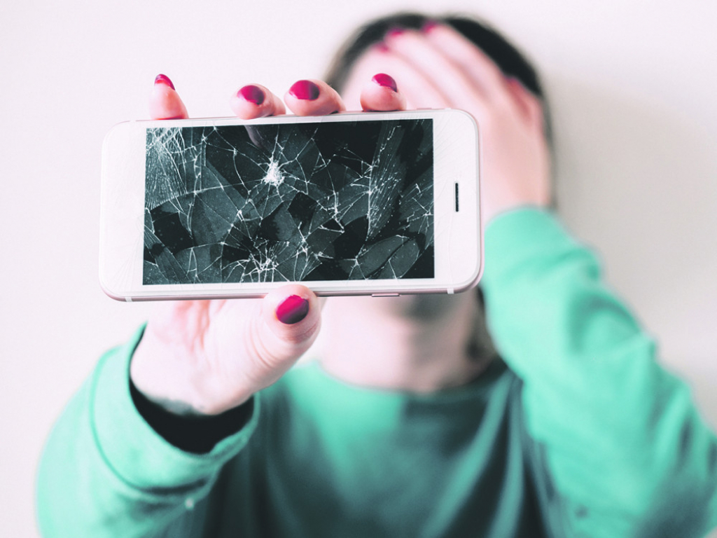 Slomljeni ekran mobilnog telefona