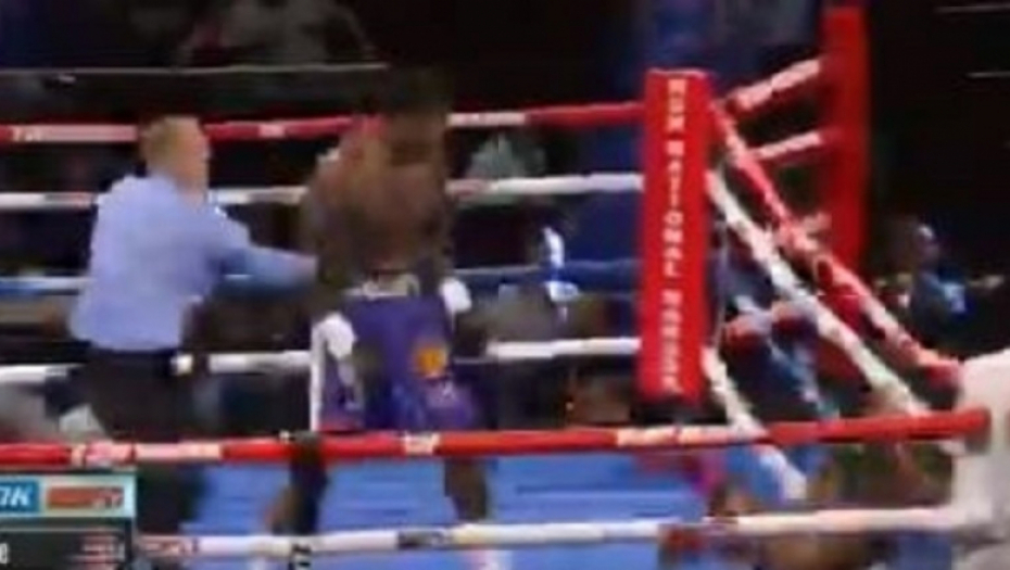 Bokser ispao sa ringa