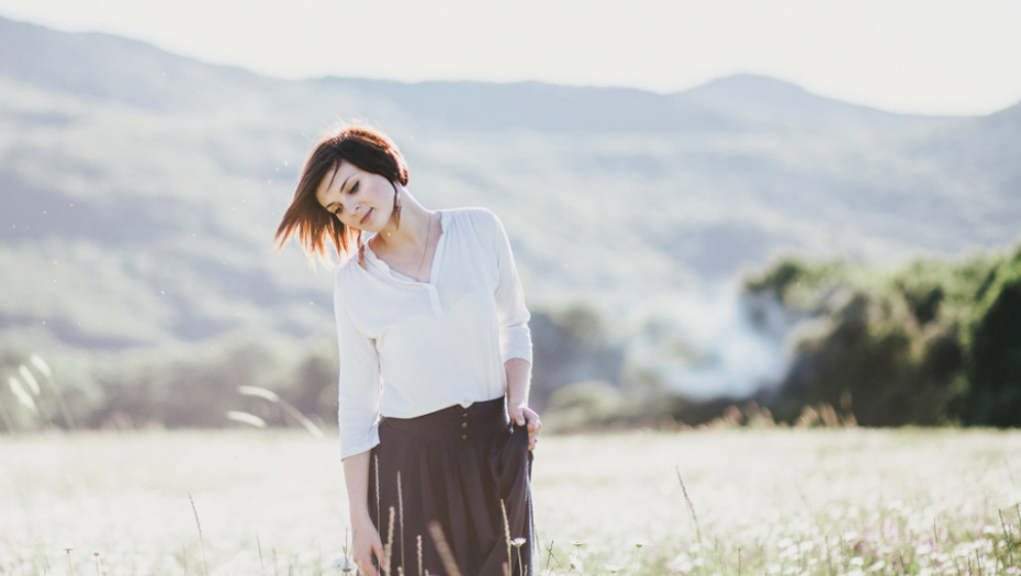 Devojka, žena, polje, ljubav, tuga