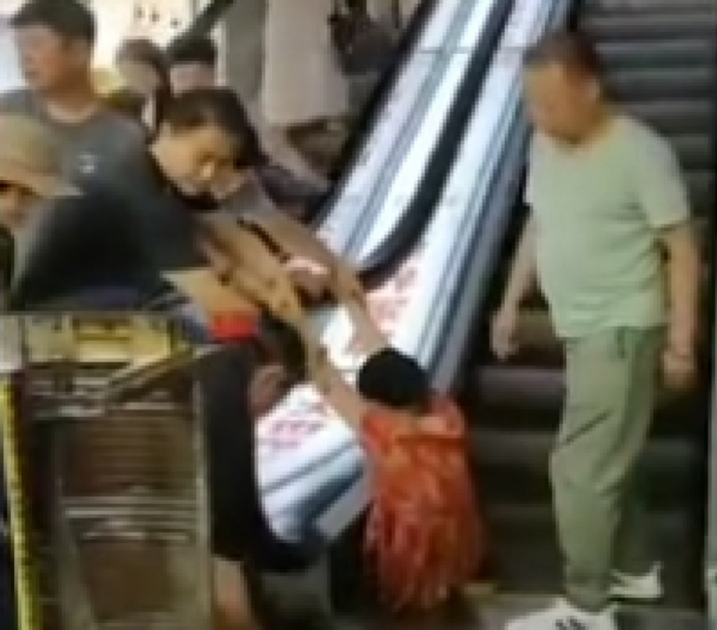 Nesreća na pokretnim stepenicama