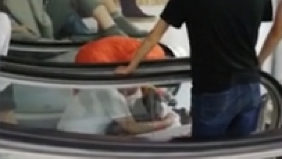 Nesreća na pokretnim stepenicama