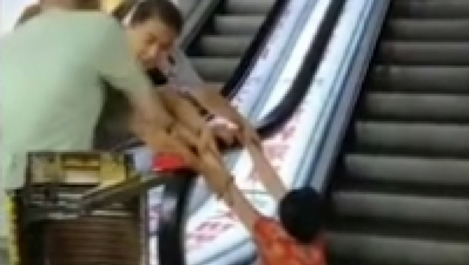 Nesreća na pokretnim stepenicama