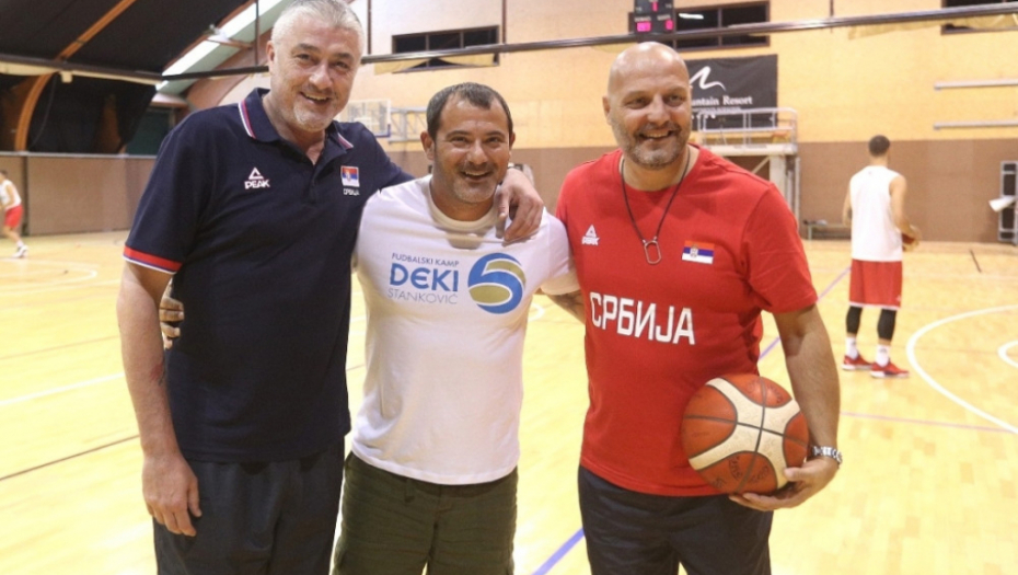 Dejan Stanković i mališani u poseti košarkašima