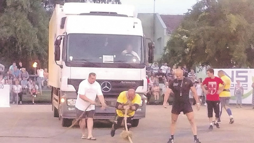 Strongman, Povlačenje kamiona od 15 tona