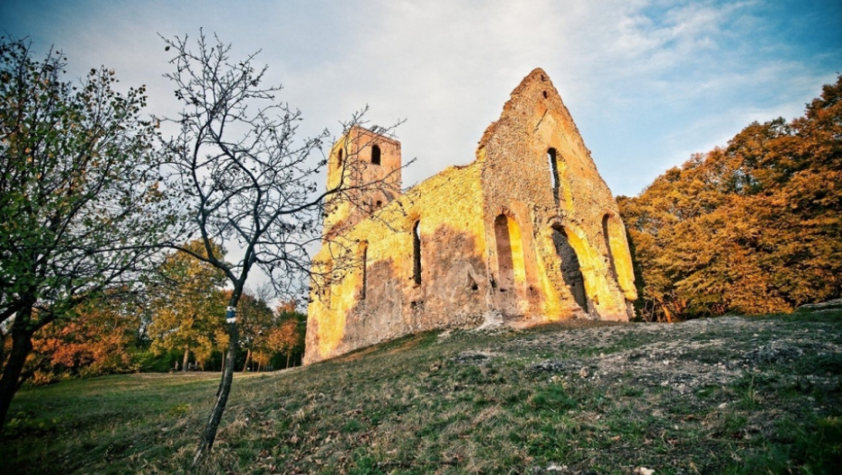 Crkva, ruševine