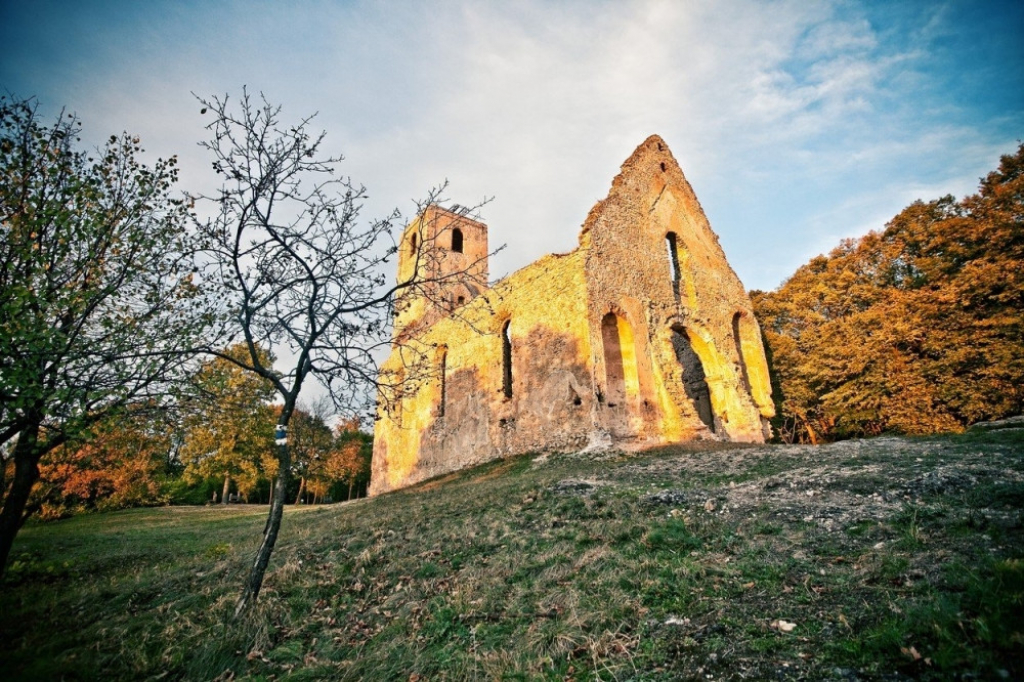 Crkva, ruševine
