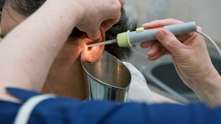 Štapići za uši, uši, uvo