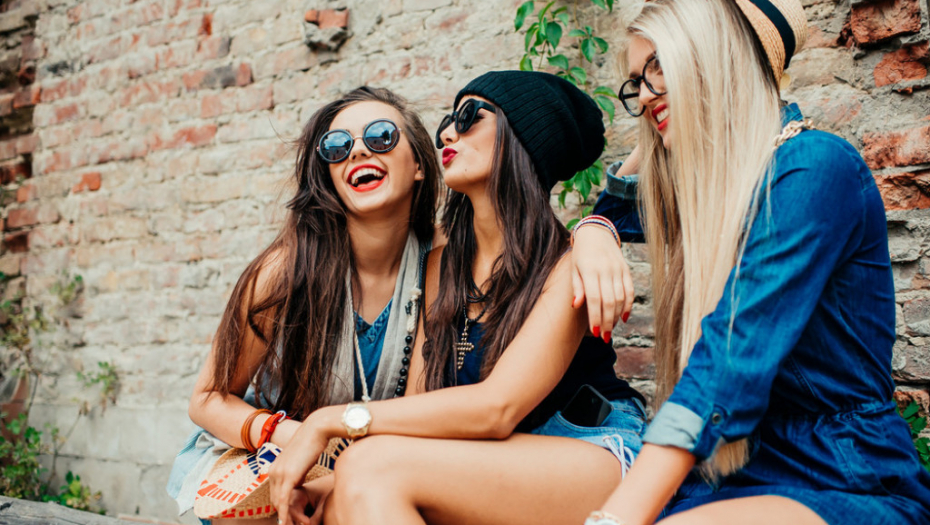 drugarice, žene, prijateljice, smeh, sreća