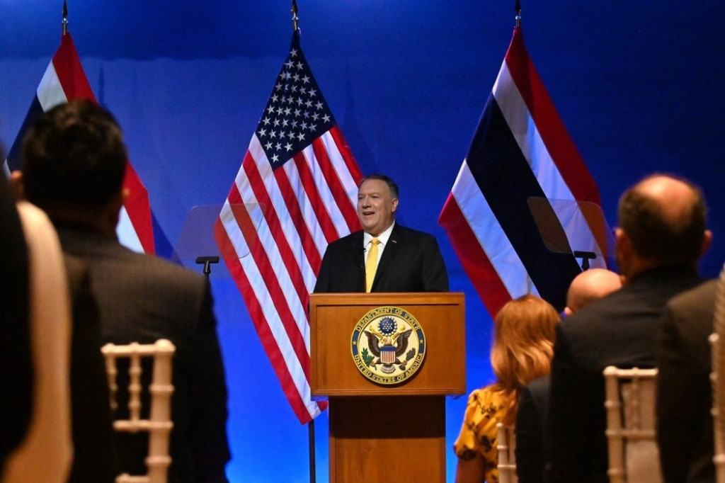 Majk Pompeo, Bangkok