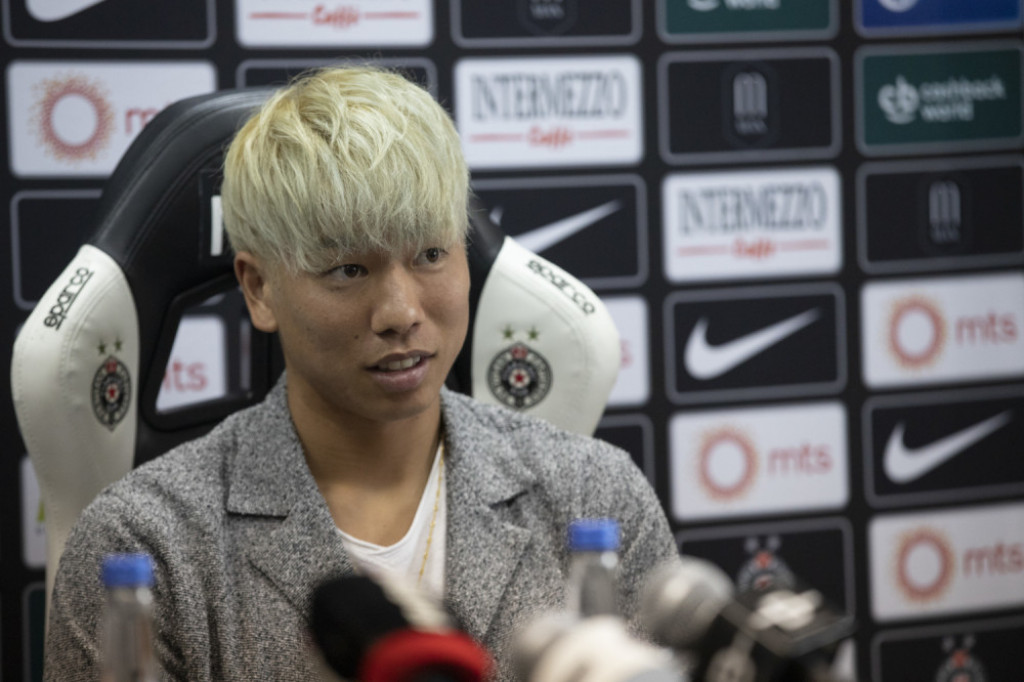 Takuma Asano predstavljanje