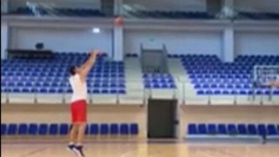 Boban Marjanović šutira za tri