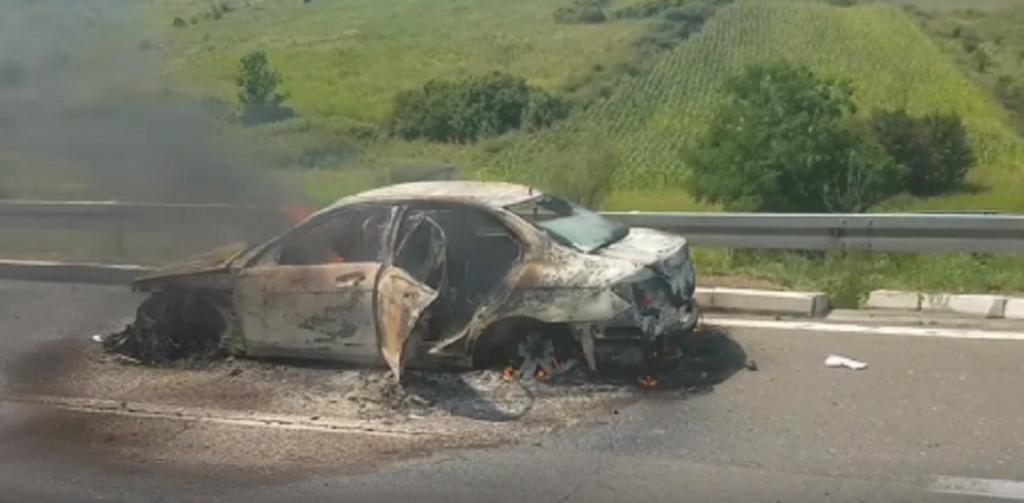 Zapaljen auto na auto-putu Beograd-Niš