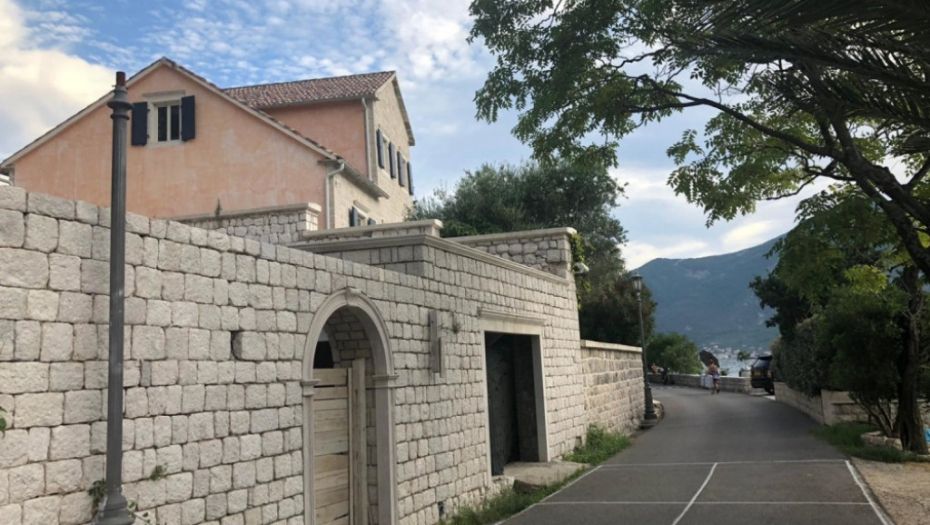 Elena Karić, kuća u Crnoj Gori