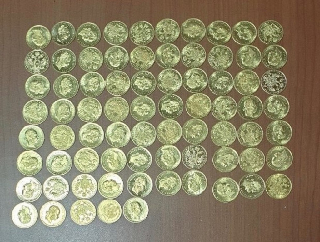 Zaplenjena torbica puna zlatnika