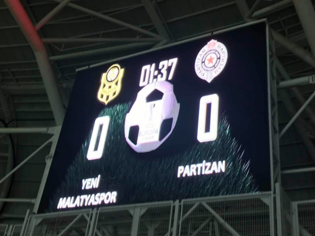 semafor na meču Malatije i Partizana