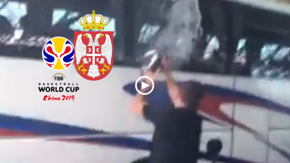 Prosipanje vode za košarkašima