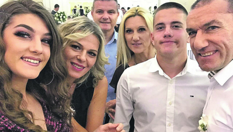 Dejan Čurović s članovima porodice