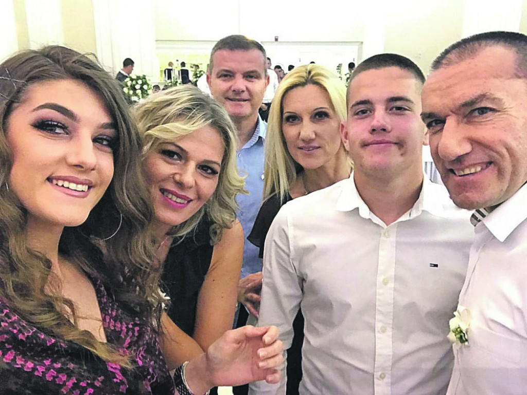 Dejan Čurović s članovima porodice