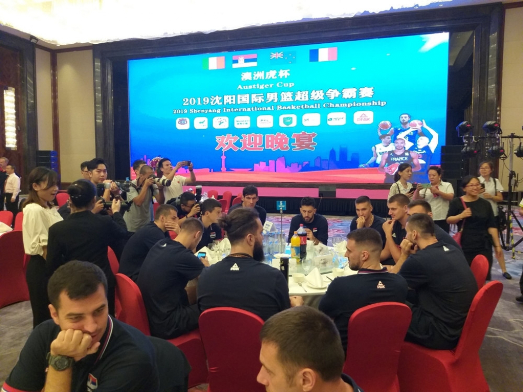 Svečana večera u &Scaron;enjangu